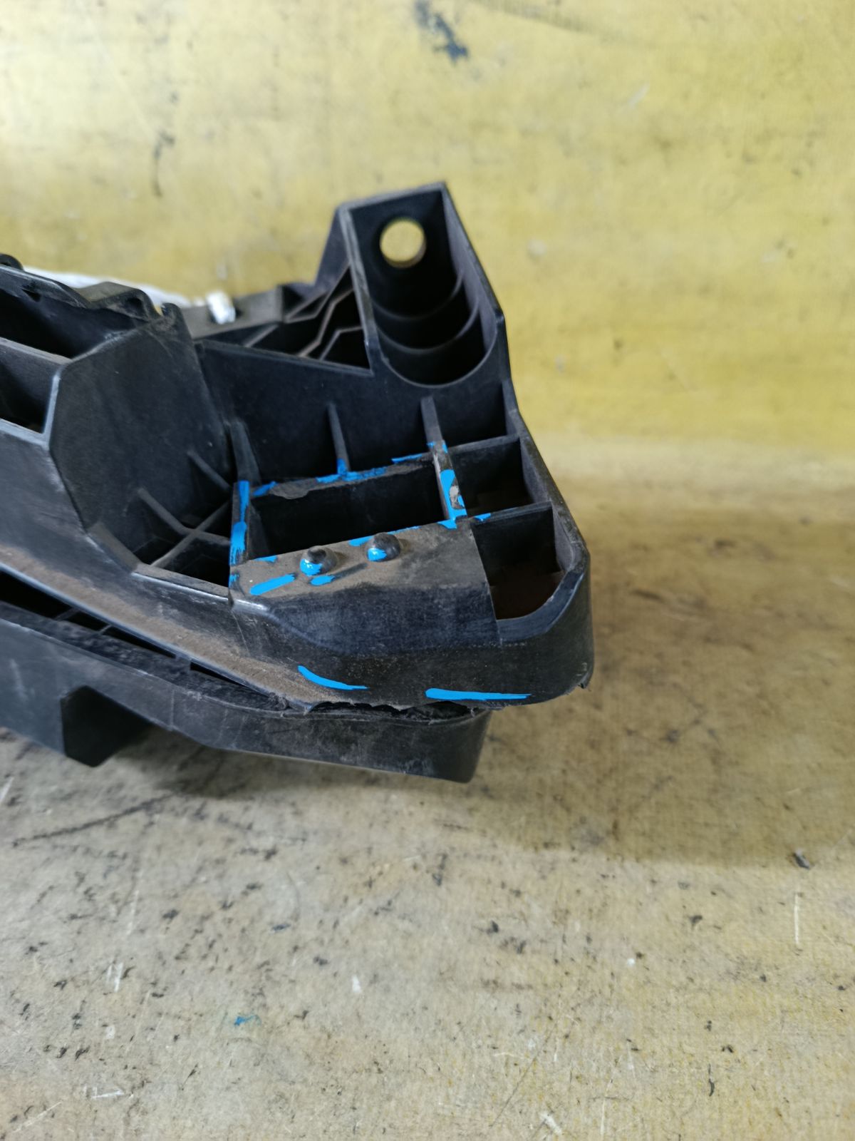 Крепление бампера на Honda Freed GB3 Фото 2