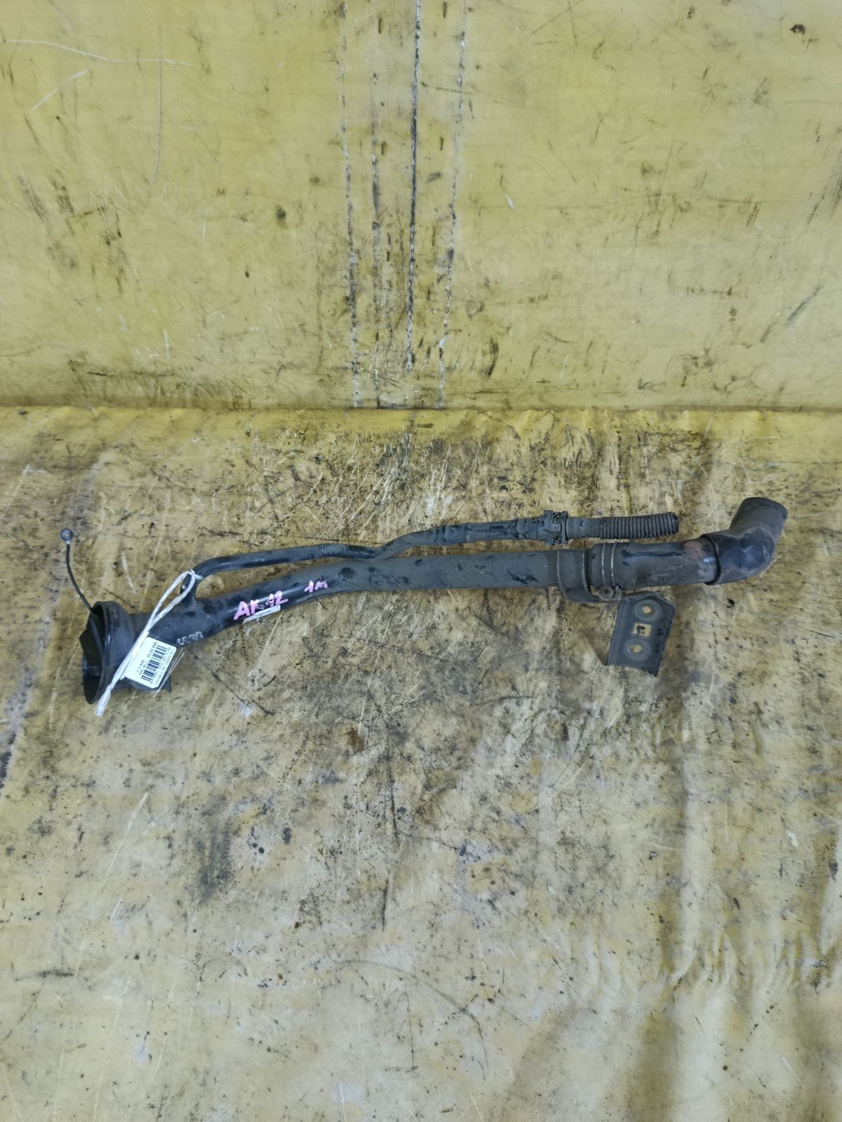 Заливная горловина топливного бака на Nissan March AK12 CR12DE Фото 1