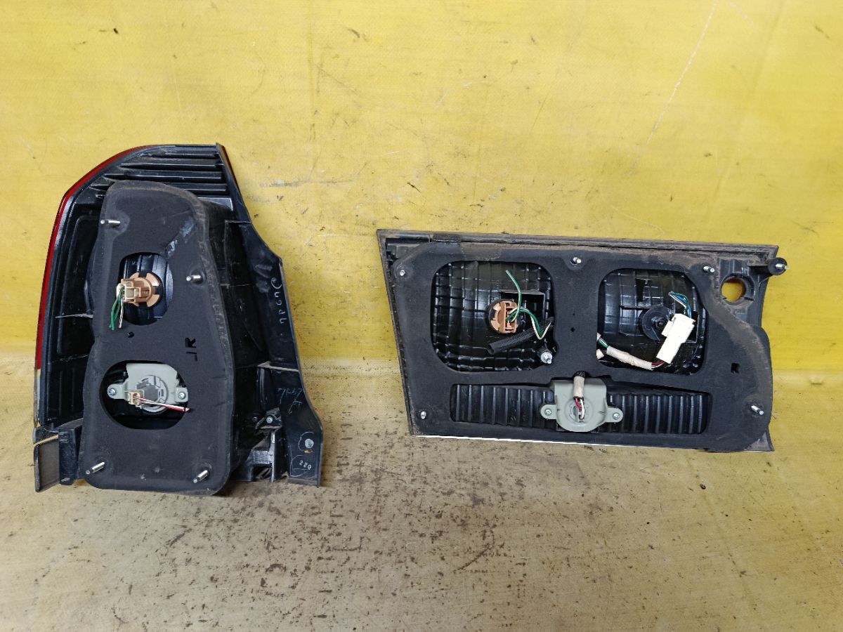 Стоп 43-7 43-7, на Toyota Crown Comfort YXS10 Фото 3