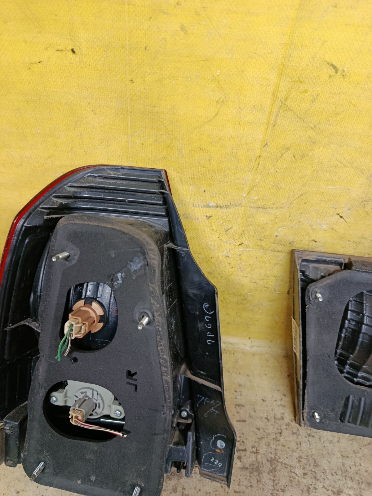 Стоп 43-7 43-7, на Toyota Crown Comfort YXS10 Фото 4