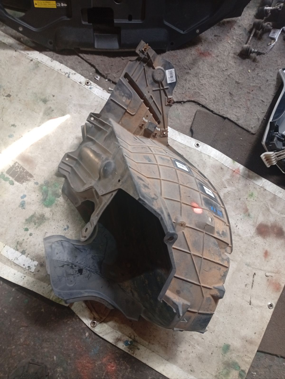 Подкрылок 63840-1U600, 212630, 2711FP1, 2711FP1T, 63840-8Y20A, 63840-9U000, 63840-9U20A, 63840-9U20B, 638429U000, 8400-618, 915.NS11115R, 974592, DS11174AR, DT501016L0R00, FP 5013 388, NNNOT06-300-R, NNNOT06300R, NNNOT06301R, PDS11174AR, ST-DTE1-016L-1 на Nissan Note E11 HR15DE Фото 2