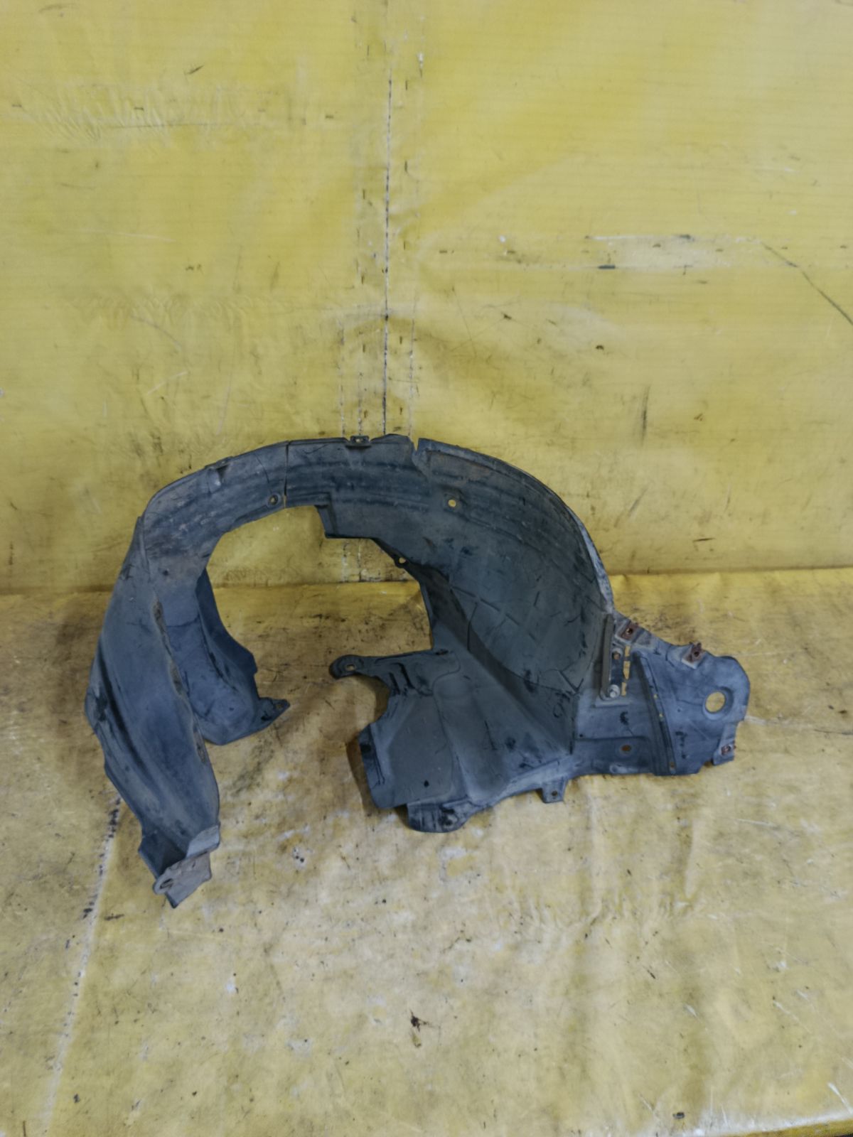 Подкрылок 63840-1U600, 212630, 2711FP1, 2711FP1T, 63840-8Y20A, 63840-9U000, 63840-9U20A, 63840-9U20B, 638429U000, 8400-618, 915.NS11115R, 974592, DS11174AR, DT501016L0R00, FP 5013 388, NNNOT06-300-R, NNNOT06300R, NNNOT06301R, PDS11174AR, ST-DTE1-016L-1 на Nissan Note E11 HR15DE Фото 1