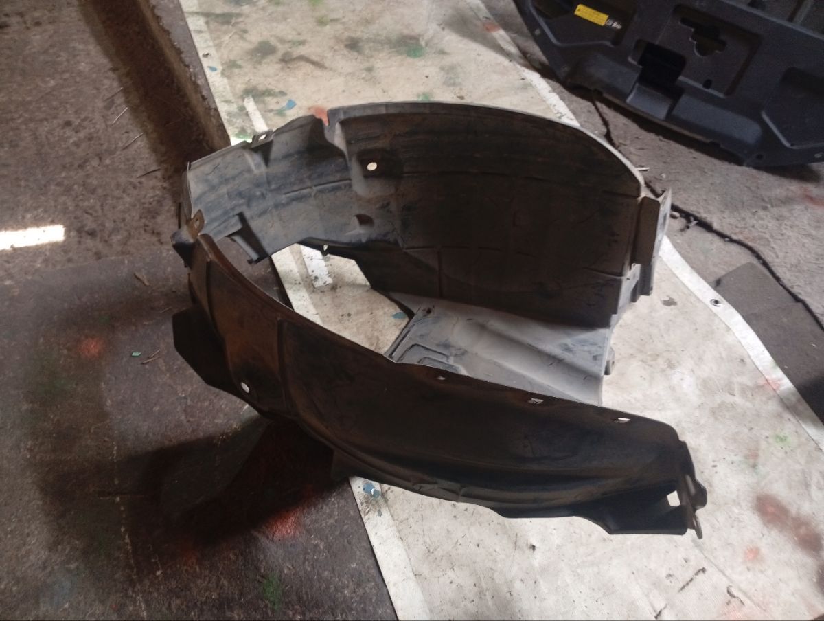 Подкрылок 63840-1U600, 212630, 2711FP1, 2711FP1T, 63840-8Y20A, 63840-9U000, 63840-9U20A, 63840-9U20B, 638429U000, 8400-618, 915.NS11115R, 974592, DS11174AR, DT501016L0R00, FP 5013 388, NNNOT06-300-R, NNNOT06300R, NNNOT06301R, PDS11174AR, ST-DTE1-016L-1 на Nissan Note E11 HR15DE Фото 3