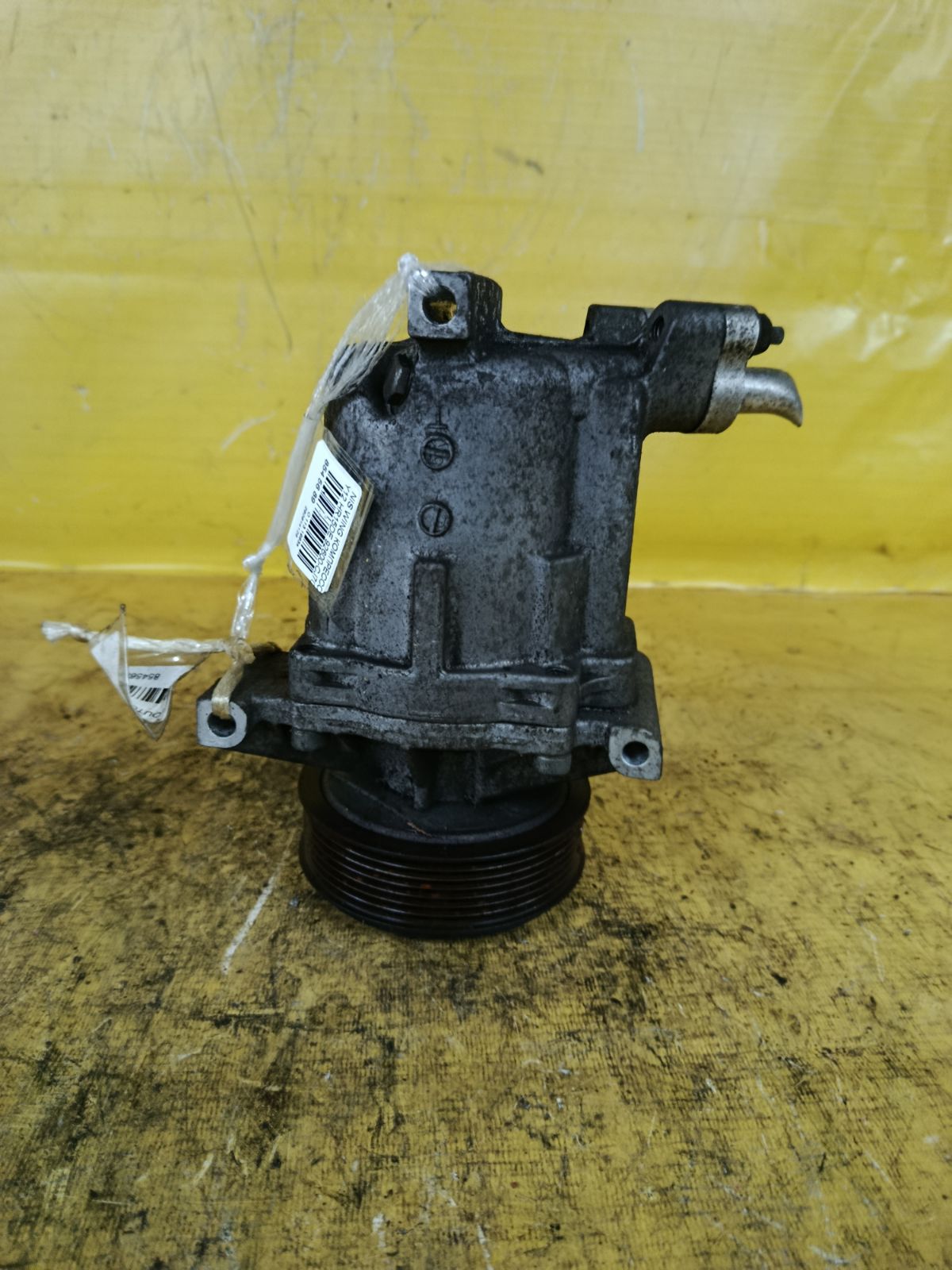 Компрессор кондиционера 92600-CJ70A на Nissan Wingroad Y12 HR15DE Фото 1