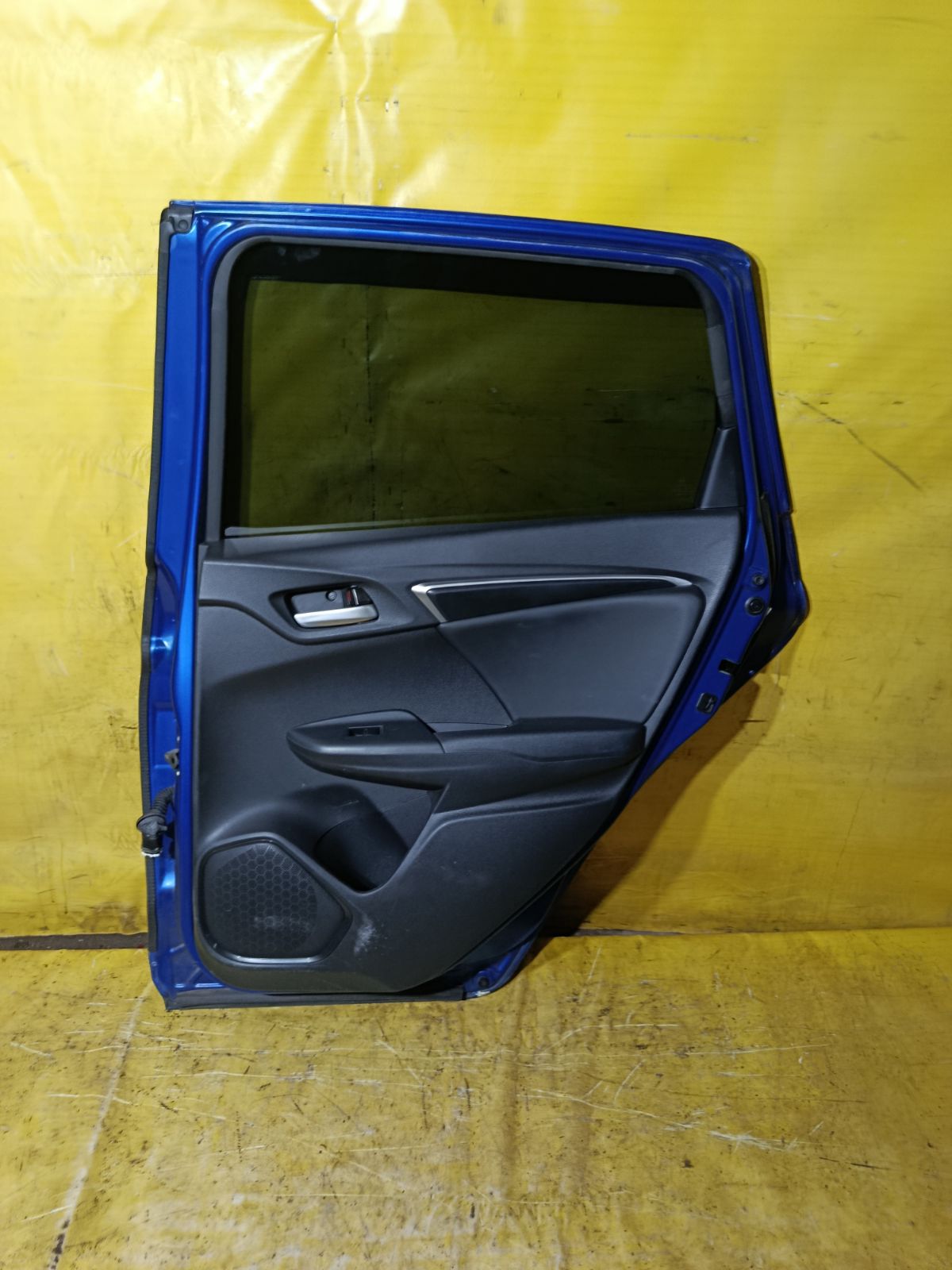 Дверь боковая на Honda Fit Hybrid GP5 Фото 3