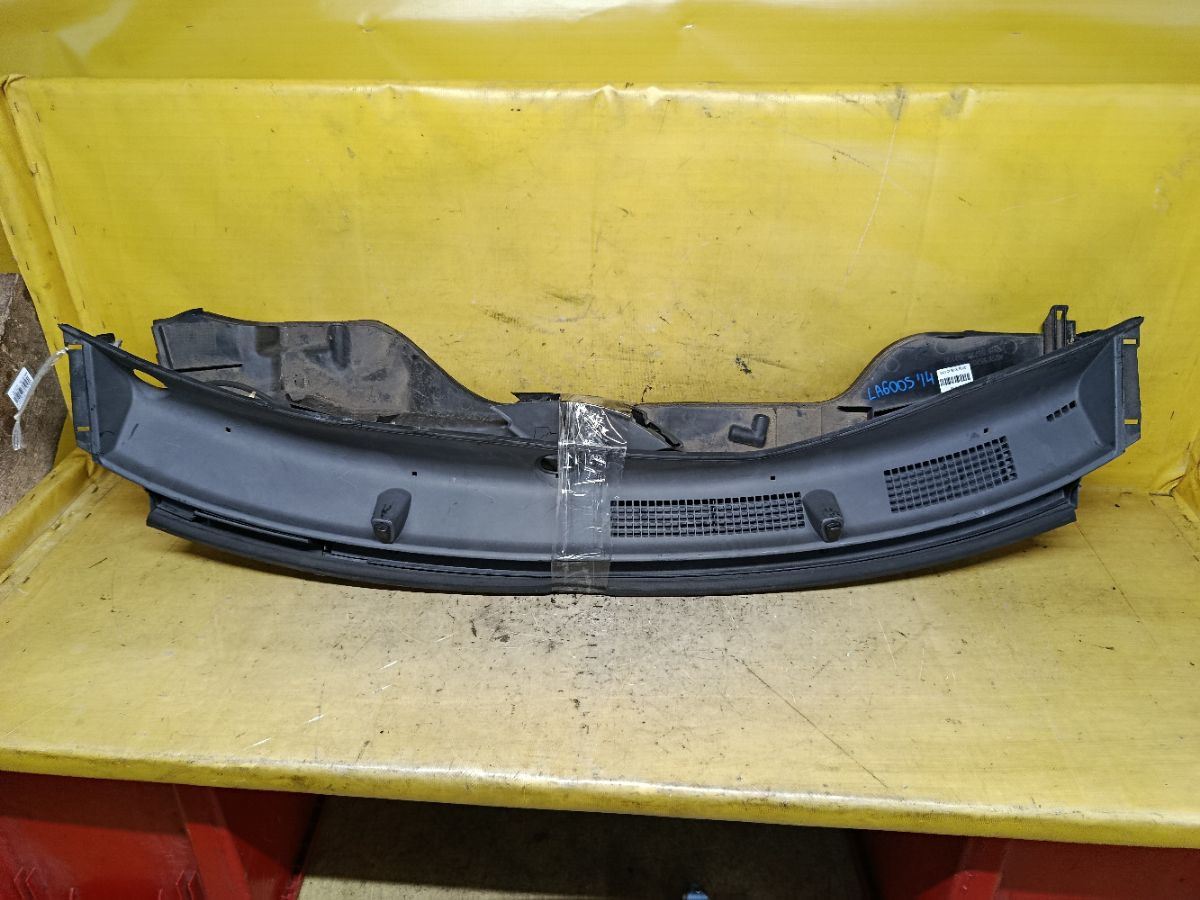 Решетка под лобовое стекло 55781-B2270 на Daihatsu Tanto LA600S Фото 1