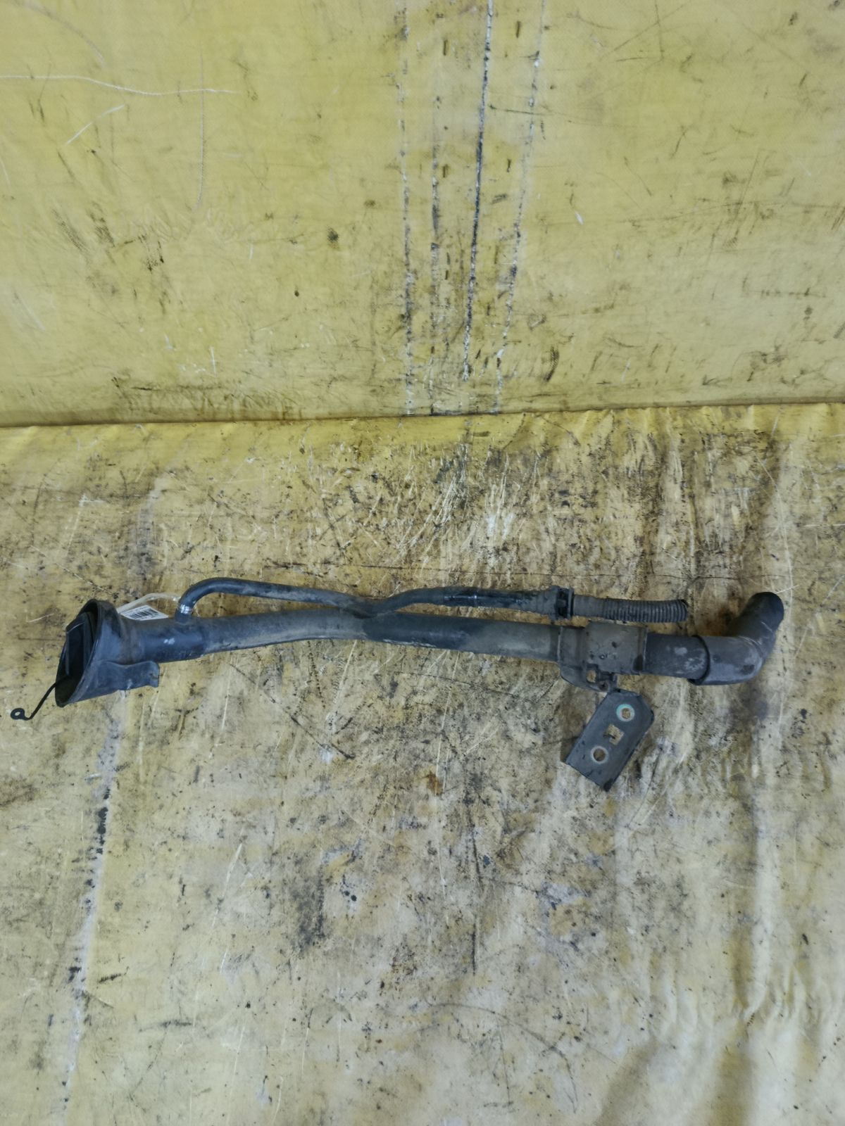 Заливная горловина топливного бака на Nissan March AK12 CR12DE Фото 2