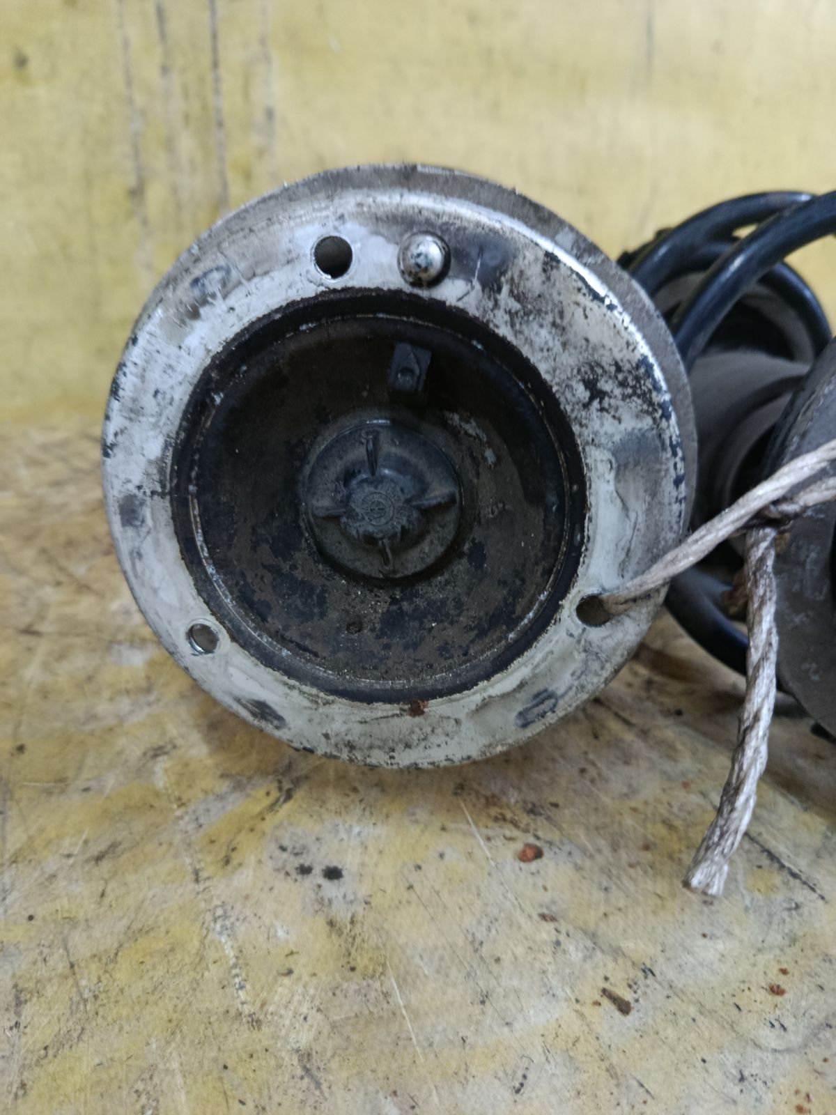 Стойка амортизатора 824904557219 на Bmw 5-Series E39-DT41 M54 Фото 3