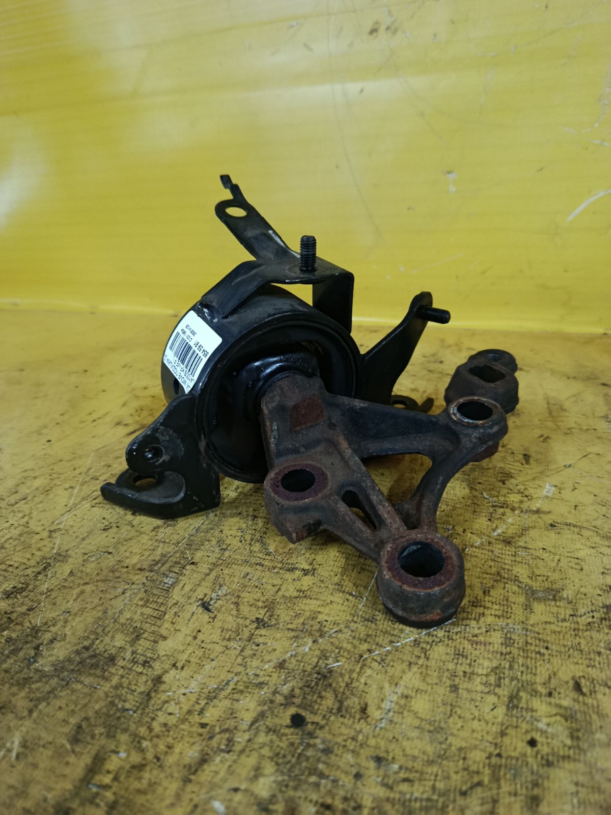 Подушка двигателя на Daihatsu Move LA100S KF-VE Фото 3