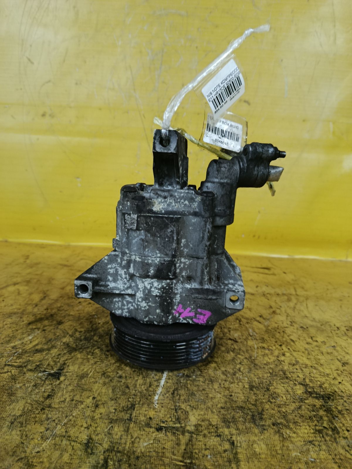Компрессор кондиционера 92600-ED000 на Nissan Note E11 HR15DE Фото 1