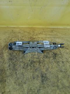 Домкрат на Honda Stepwgn RG1