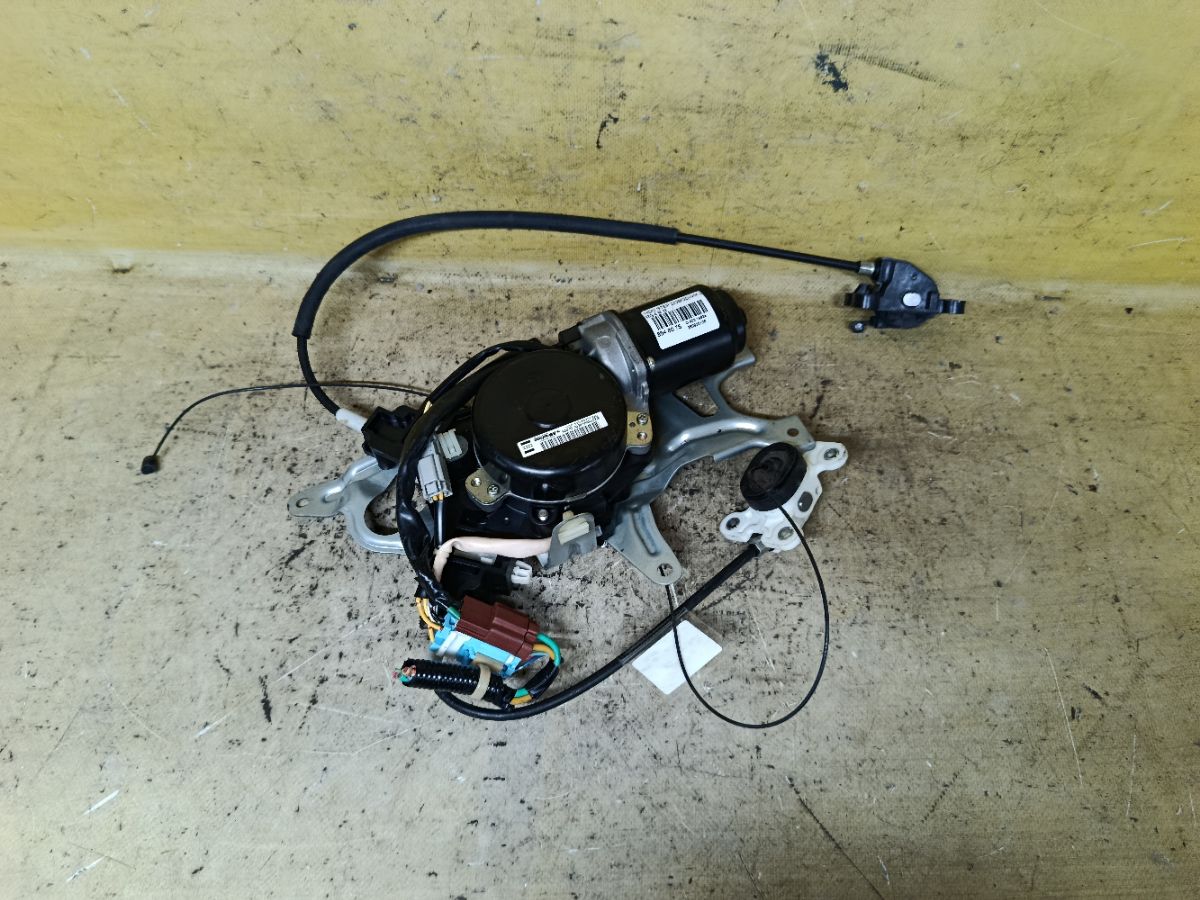 Доводчик двери на Honda Stepwgn RG4 Фото 2