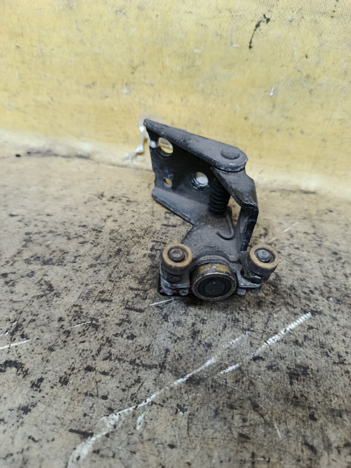 Ролик двери на Honda Stepwgn RG4 Фото 1