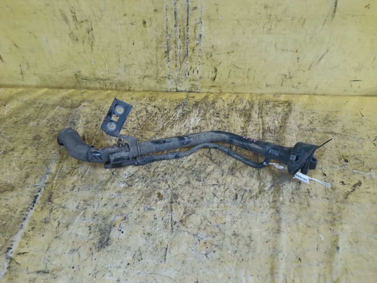 Заливная горловина топливного бака на Nissan March AK12 CR12DE Фото 2