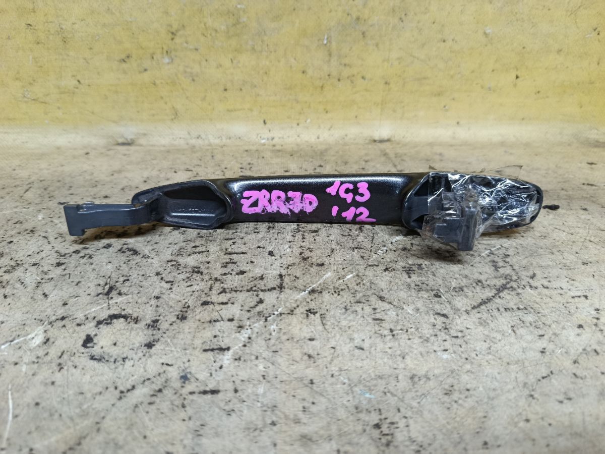 Ручка двери на Toyota Noah ZRR70G Фото 2