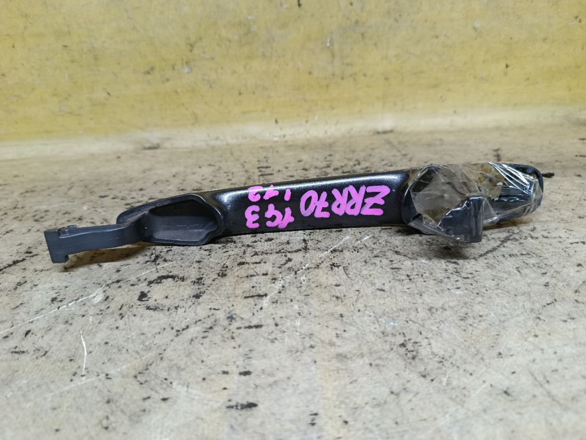 Ручка двери на Toyota Noah ZRR70G Фото 2