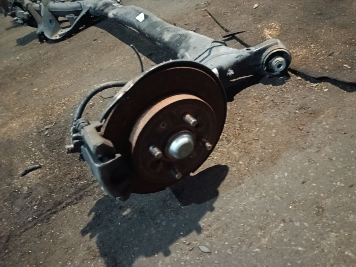 Балка подвески на Honda Fit GE8 L15A Фото 3
