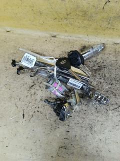 Ручка двери на Toyota Noah AZR60G