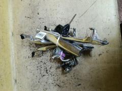 Ручка двери на Toyota Noah AZR60G Фото 3