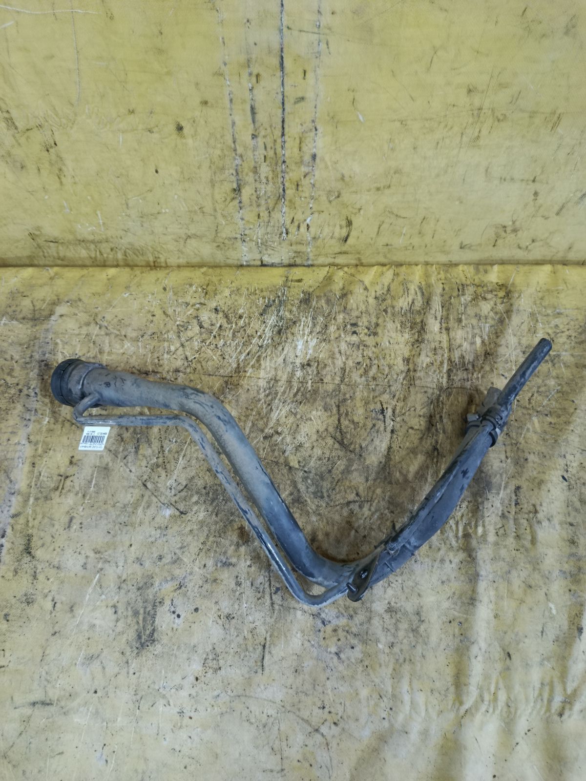 Заливная горловина топливного бака 77201-52050 на Toyota Funcargo NCP20 2NZ-FE Фото 1