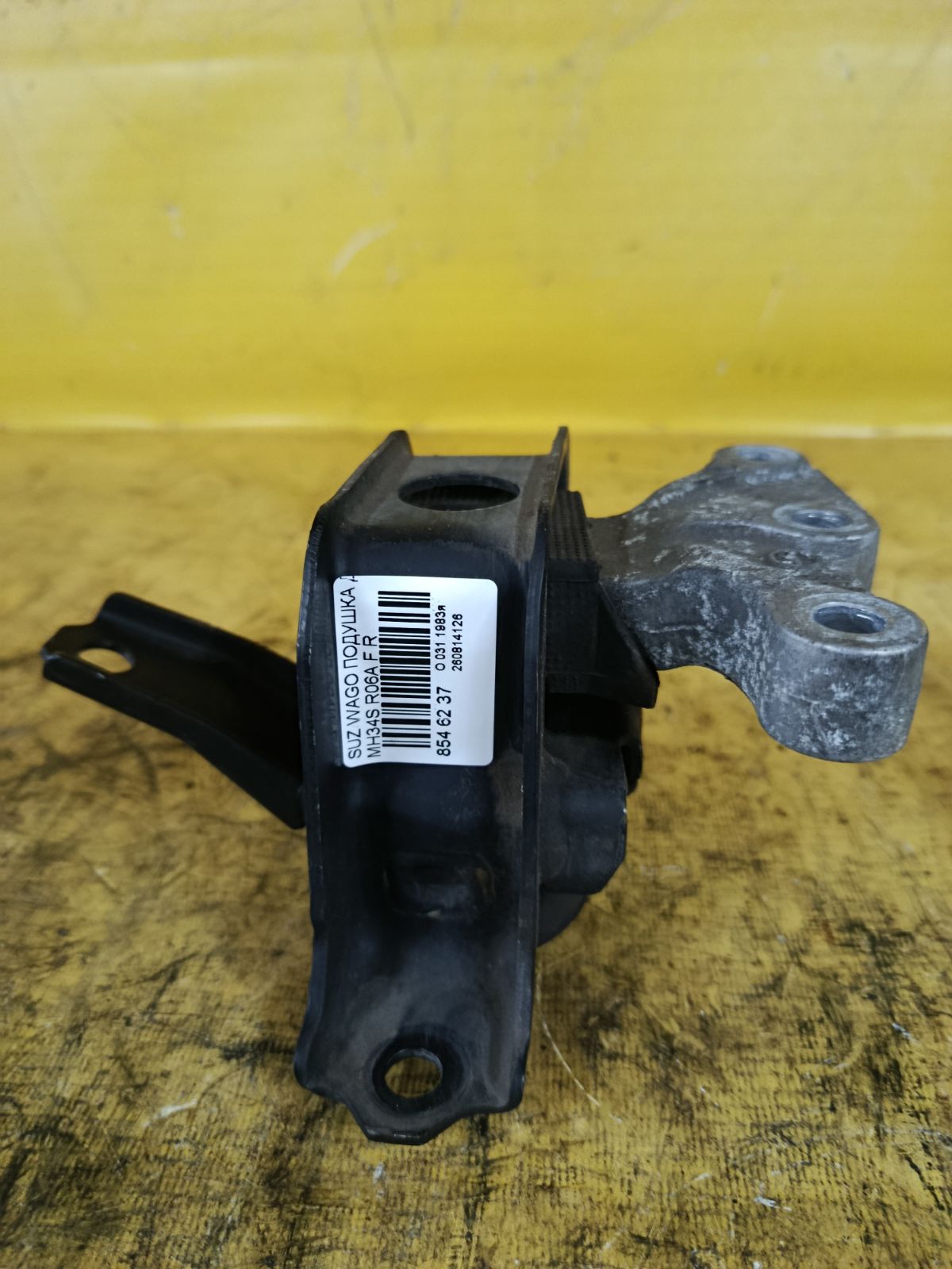 Подушка двигателя на Suzuki Wagon R MH34S R06A Фото 1
