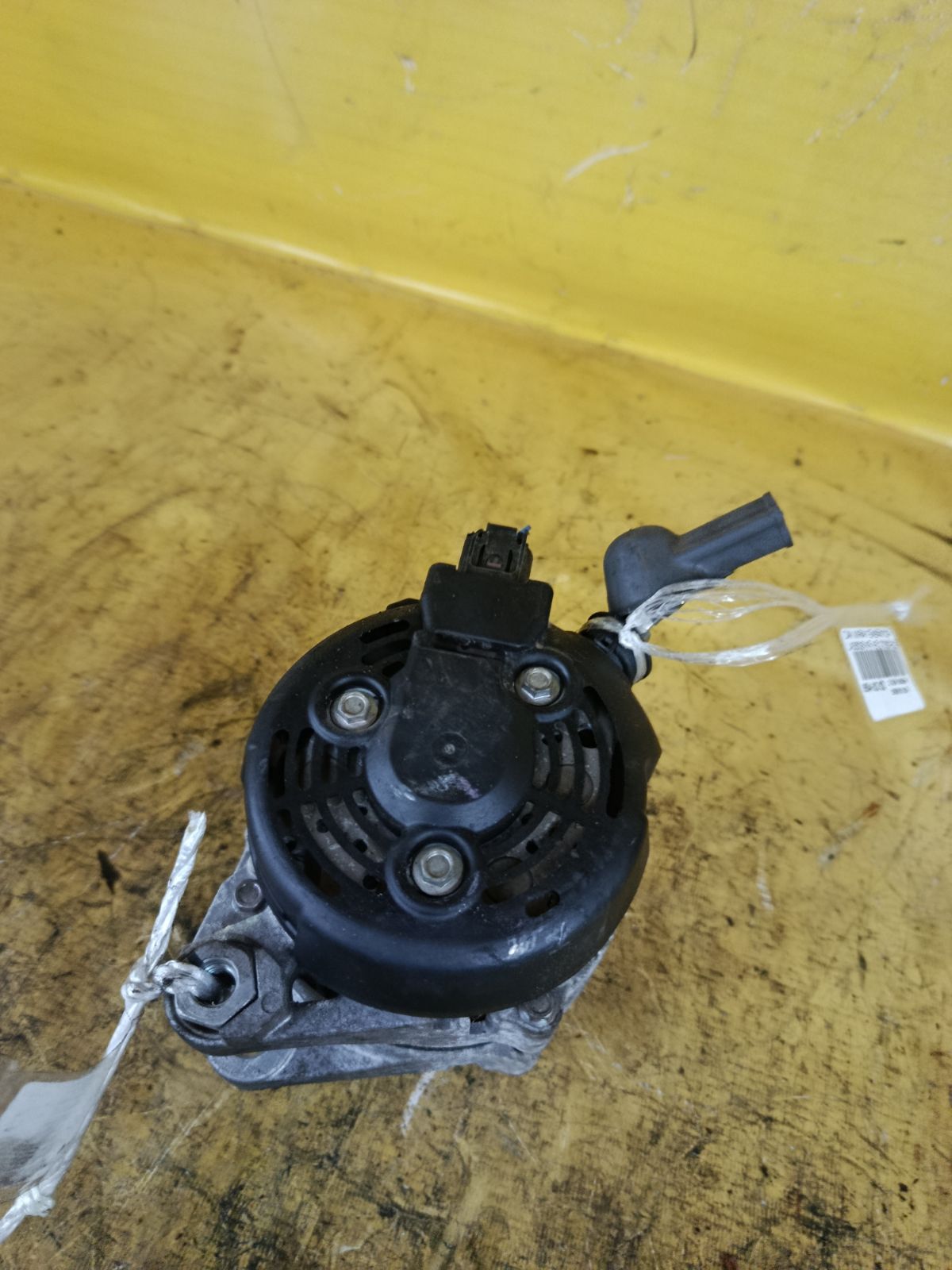 Генератор 27060-B2150 на Daihatsu Mira E:s LA350S KF-VE Фото 2