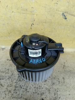 Мотор печки на Toyota Noah AZR60G