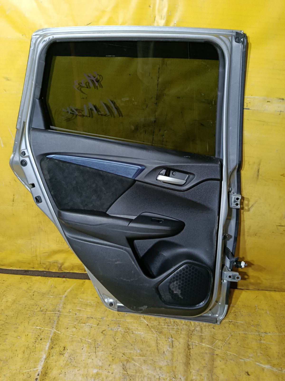Дверь боковая на Honda Fit Hybrid GP7 Фото 6