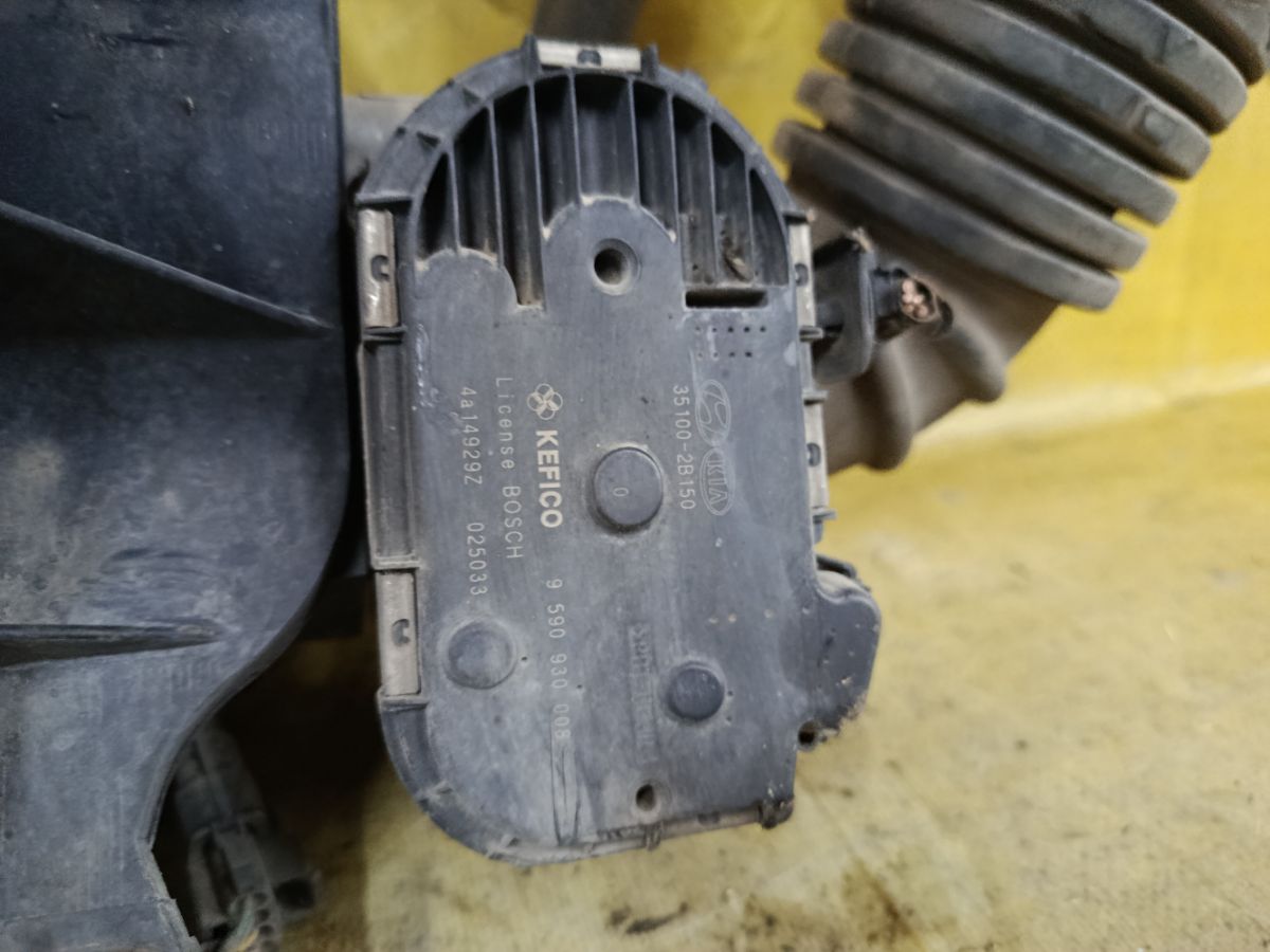 Коллектор впускной 35100-2B150, 39300-2B000, 28138-4X000 на Kia Rio QB G4FA Фото 5