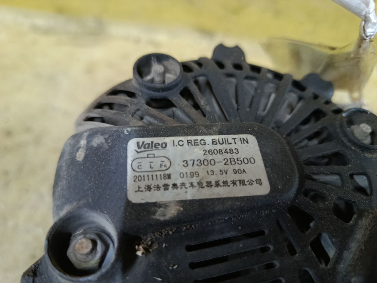 Генератор 37300-2B500 на Kia Rio QB G4FA Фото 6