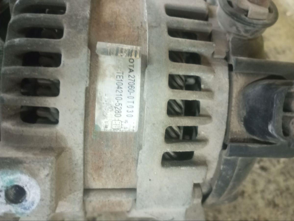 Генератор 27060-0T030, 104210-5280 на Toyota Corolla ZZE150L 1ZR-FE Фото 3
