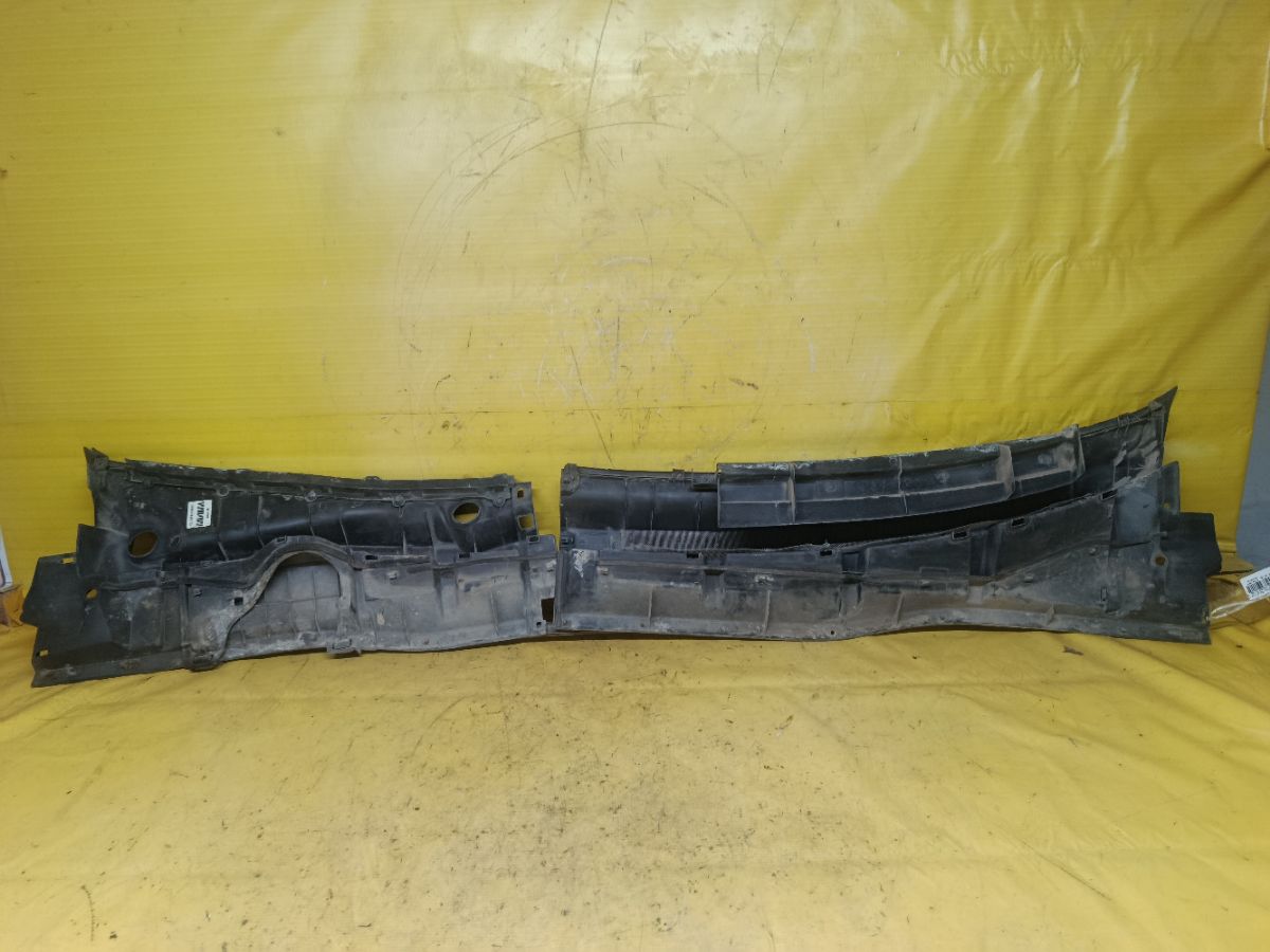 Решетка под лобовое стекло 55782-02190, 55781-02250 на Toyota Corolla ZZE150L Фото 3