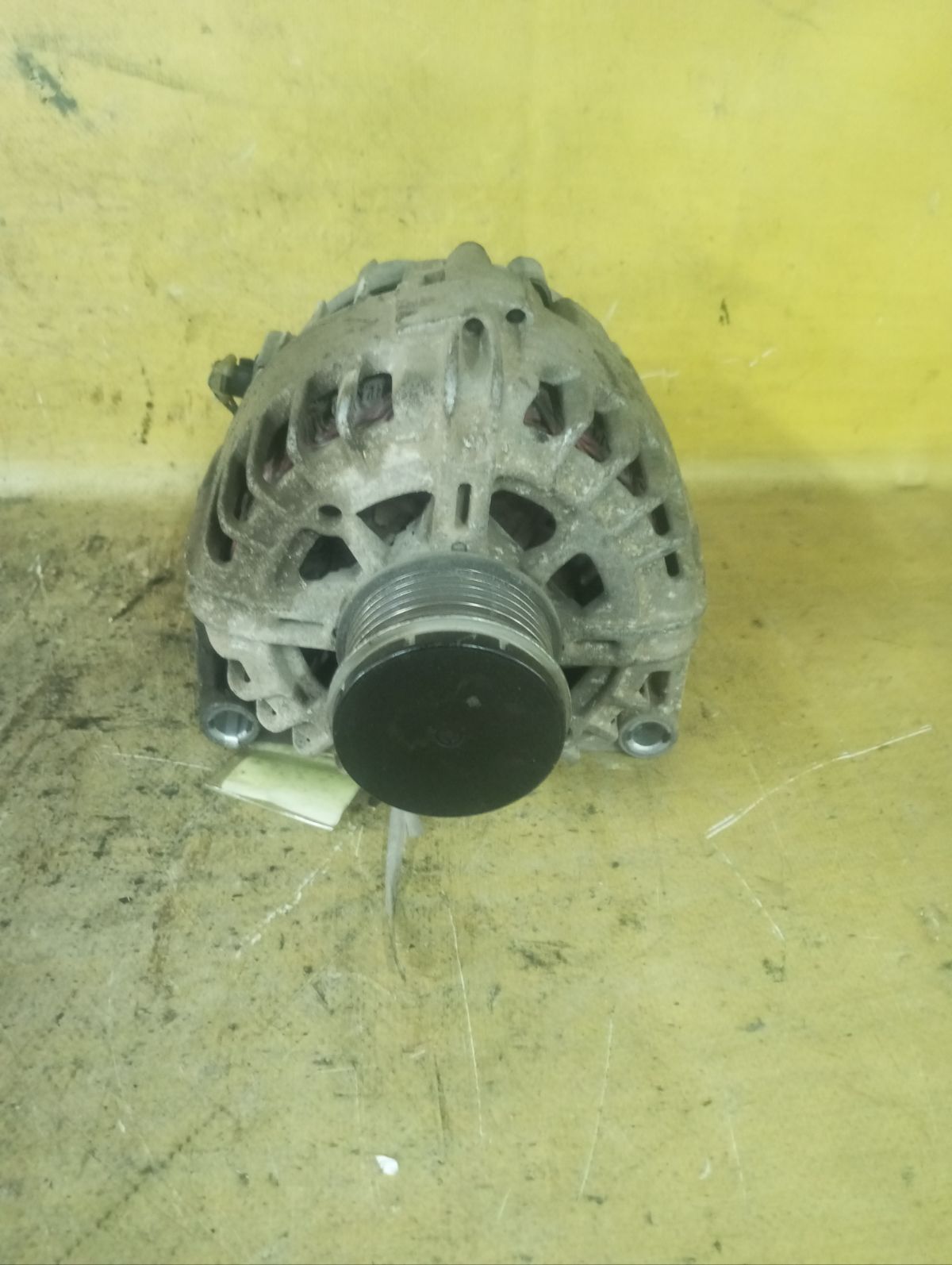 Генератор 13500586 на Opel Astra J A16LET Фото 3