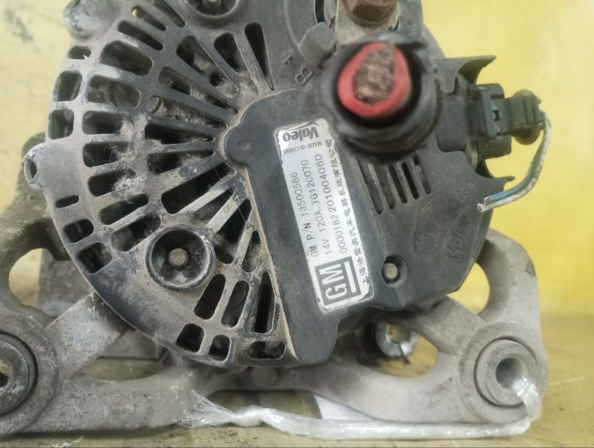 Генератор 13500586 на Opel Astra J A16LET Фото 4