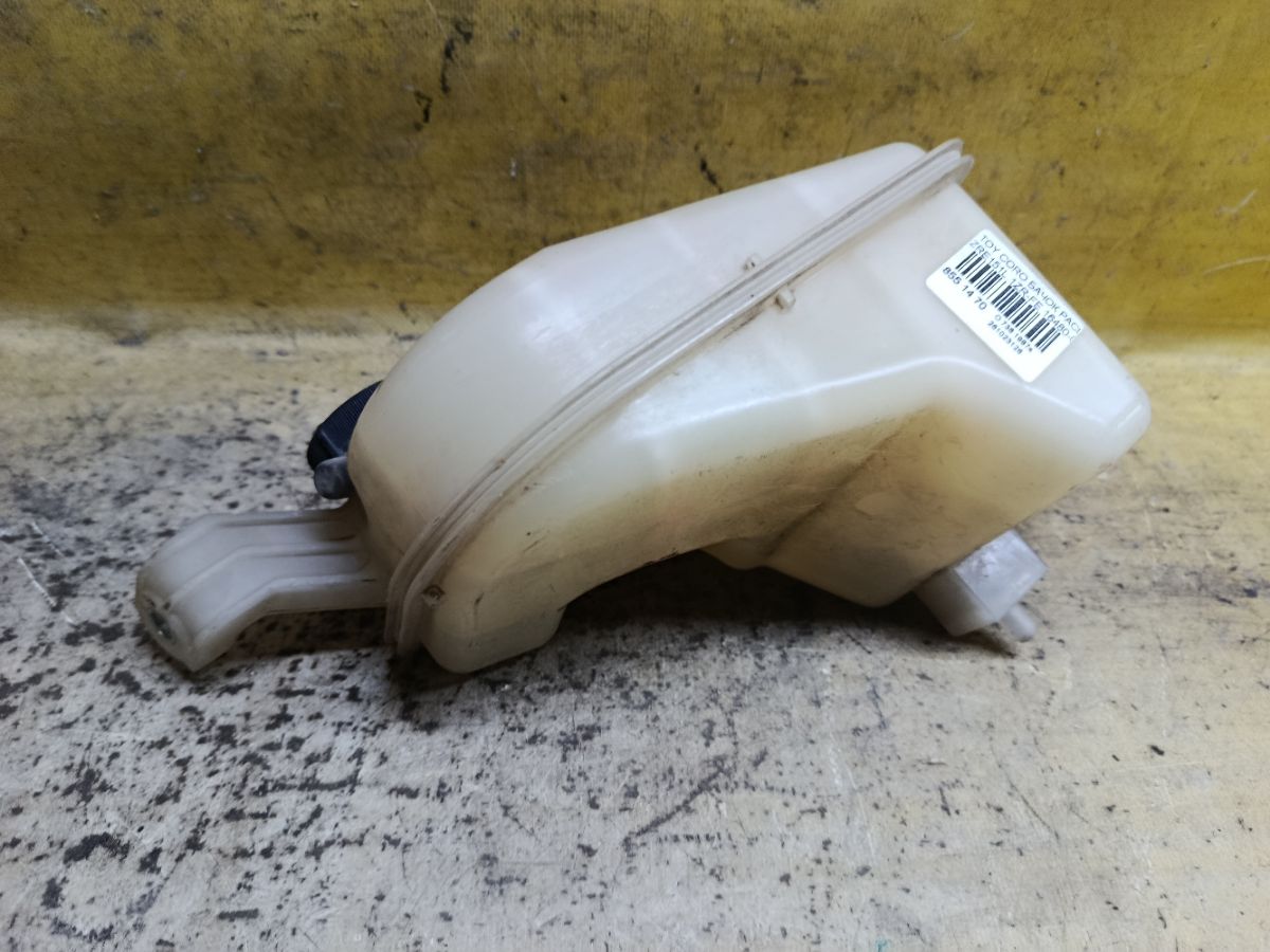 Бачок расширительный 16480-0T010 на Toyota Corolla ZRE151L 1ZR-FE Фото 2
