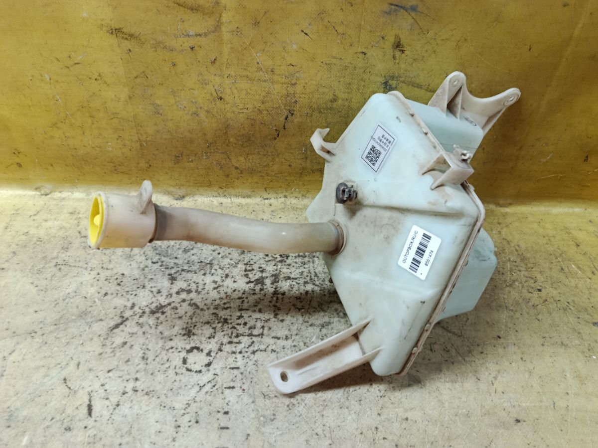 Бачок омывателя 060851-264, 85330-02020 на Toyota Corolla ZRE151L Фото 2