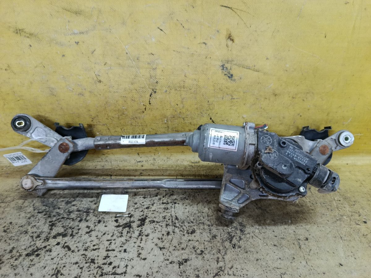Мотор привода дворников 85110-02240 на Toyota Corolla ZRE151L Фото 1