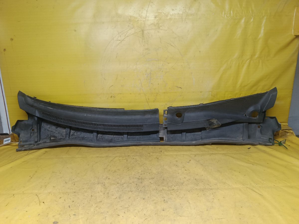 Решетка под лобовое стекло 55782-02190, 55781-02250 на Toyota Corolla ZRE151L Фото 1