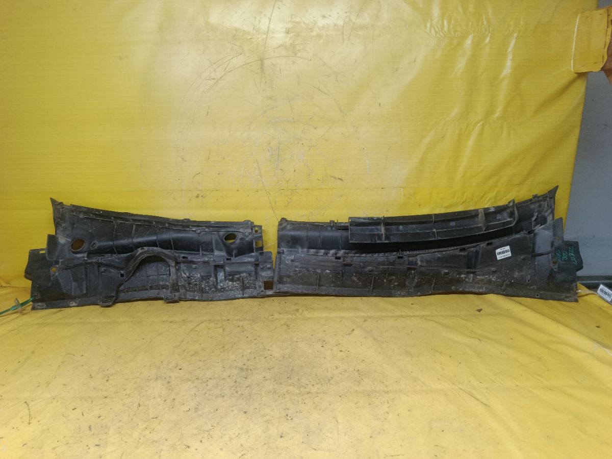 Решетка под лобовое стекло 55782-02190, 55781-02250 на Toyota Corolla ZRE151L Фото 2
