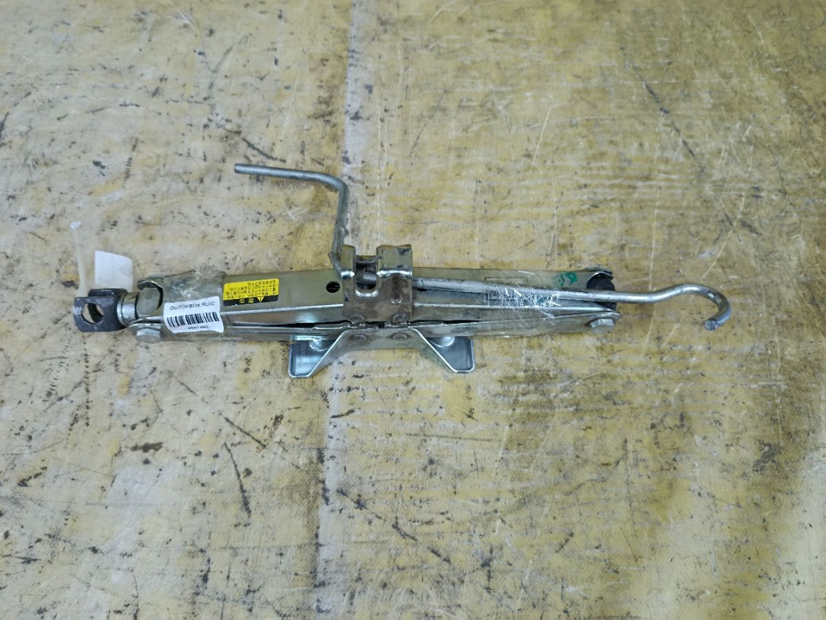 Домкрат на Toyota Corolla ZRE151L Фото 1