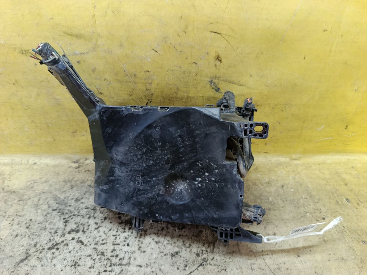 Блок предохранителей на Toyota Corolla ZRE151L 1ZR-FE Фото 2