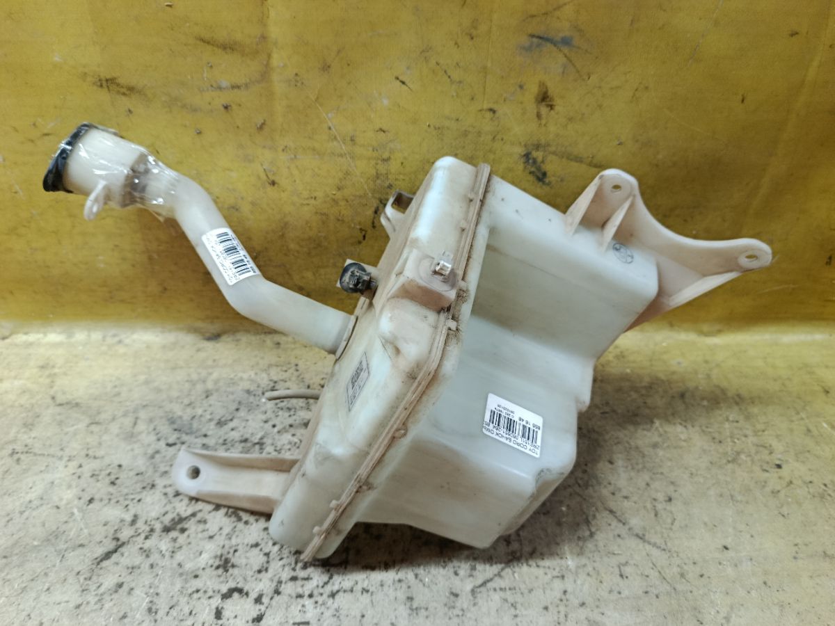 Бачок омывателя 060851-264, 85330-02020 на Toyota Corolla ZRE151L Фото 1
