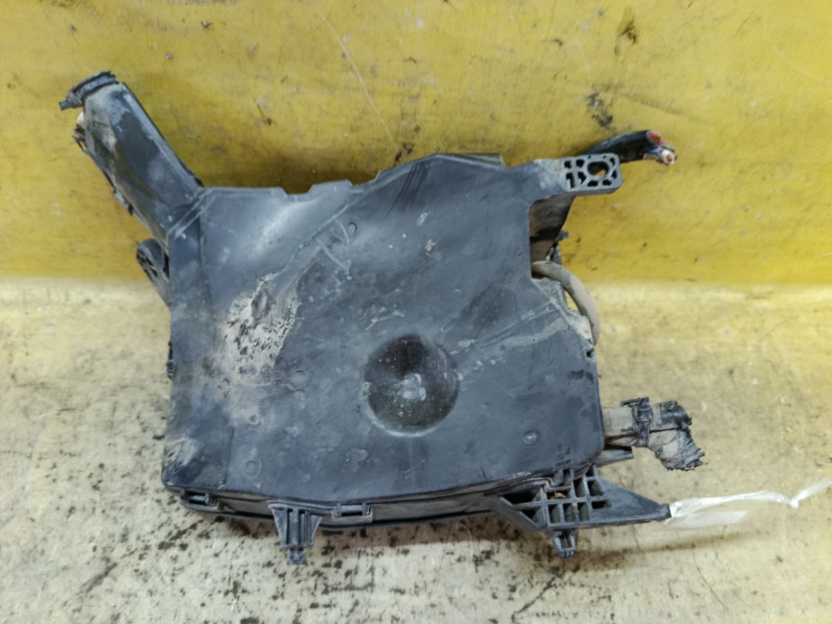 Блок предохранителей на Toyota Corolla ZRE151L 1ZR-FE Фото 2