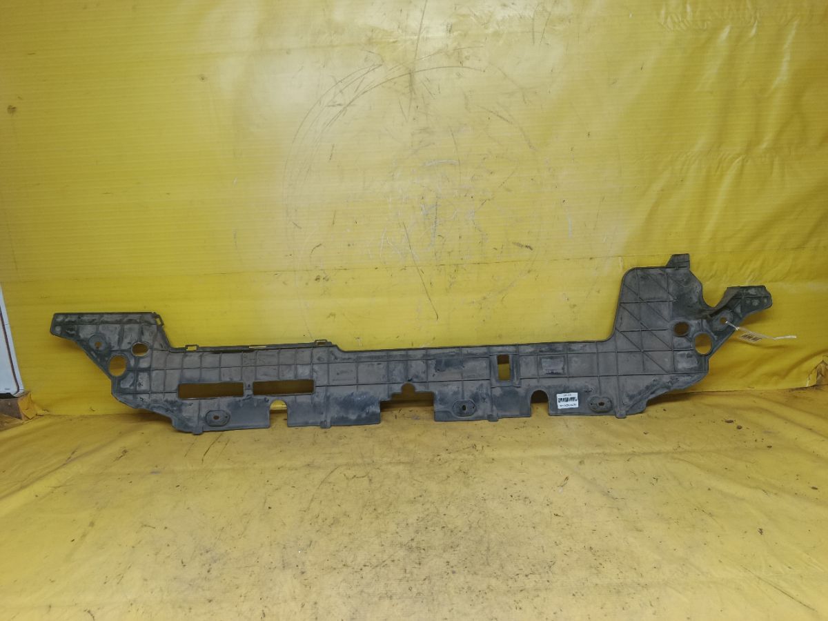Защита замка капота 53140-02020 на Toyota Corolla ZRE151L 2ZR-FE Фото 2