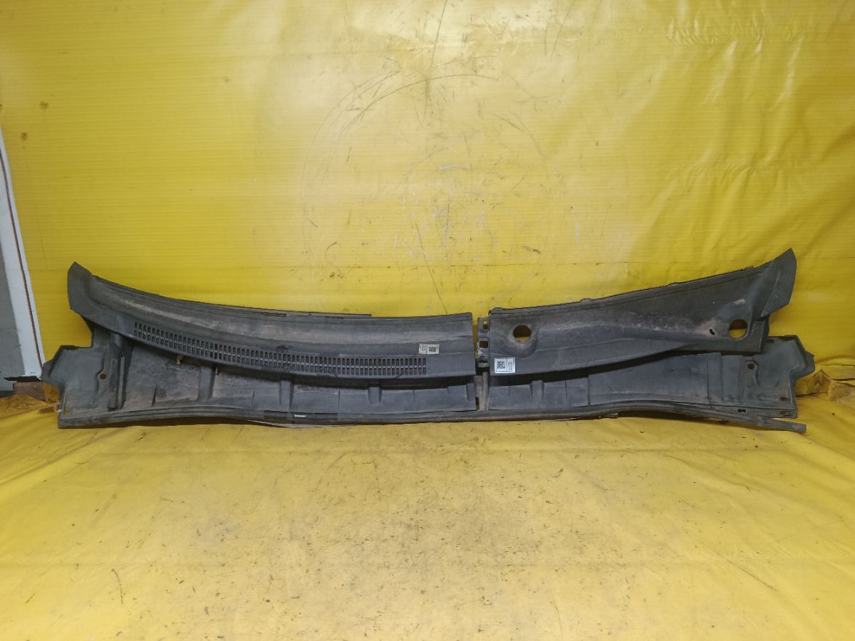 Решетка под лобовое стекло 55782-02190, 55781-02250 на Toyota Corolla ZRE151L Фото 1