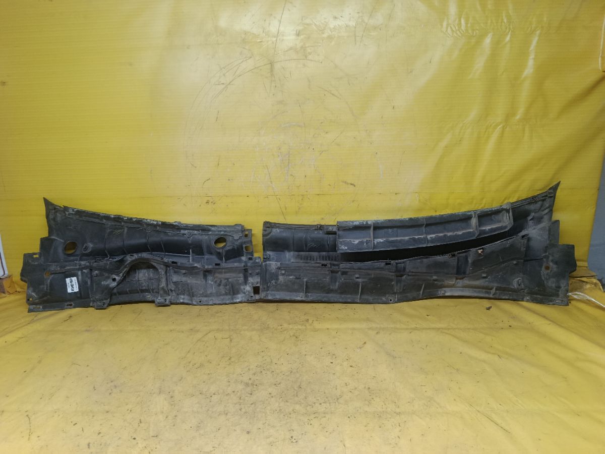 Решетка под лобовое стекло 55782-02190, 55781-02250 на Toyota Corolla ZRE151L Фото 2