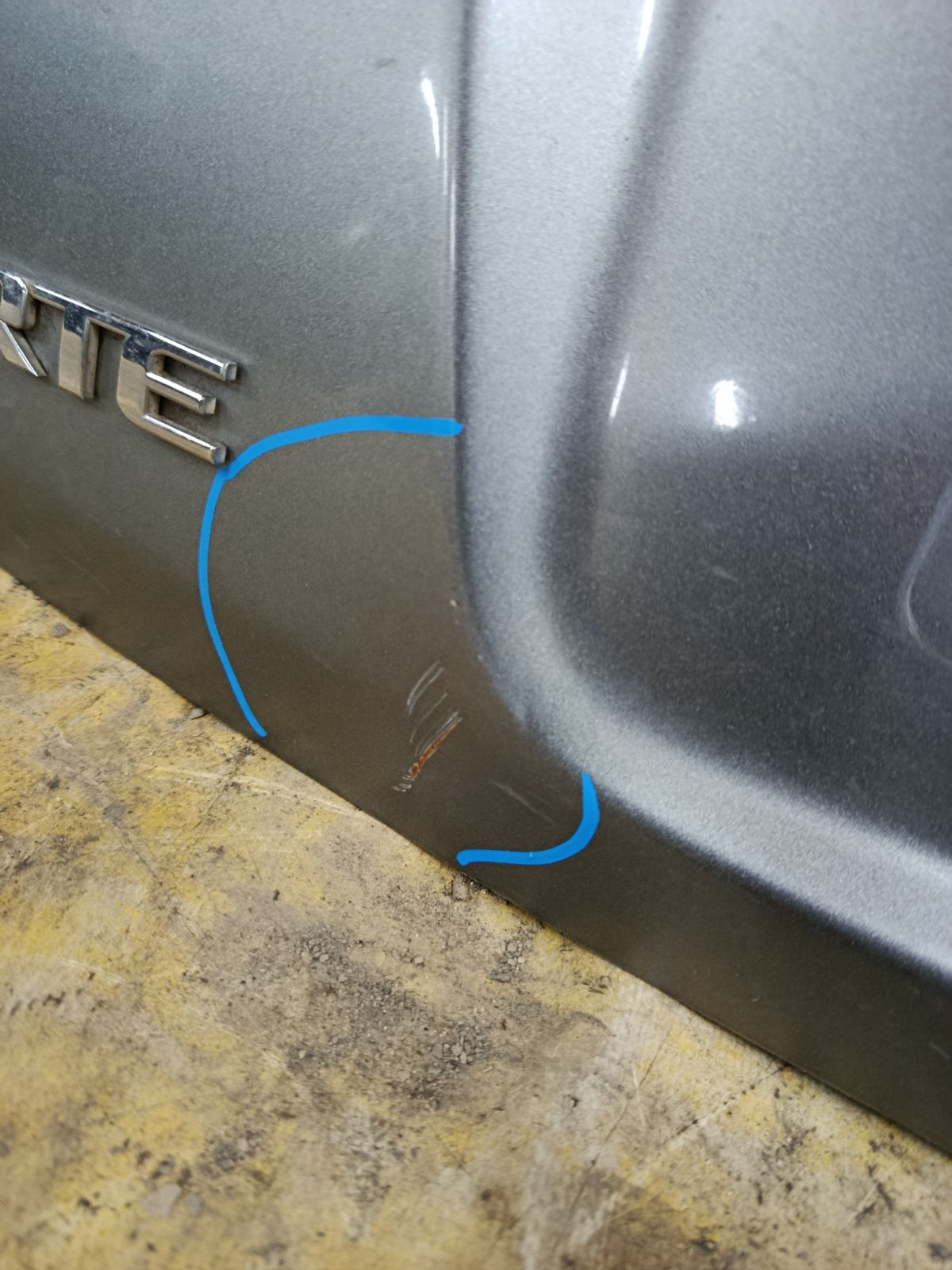 Крышка багажника на Kia Cerato TD Фото 7