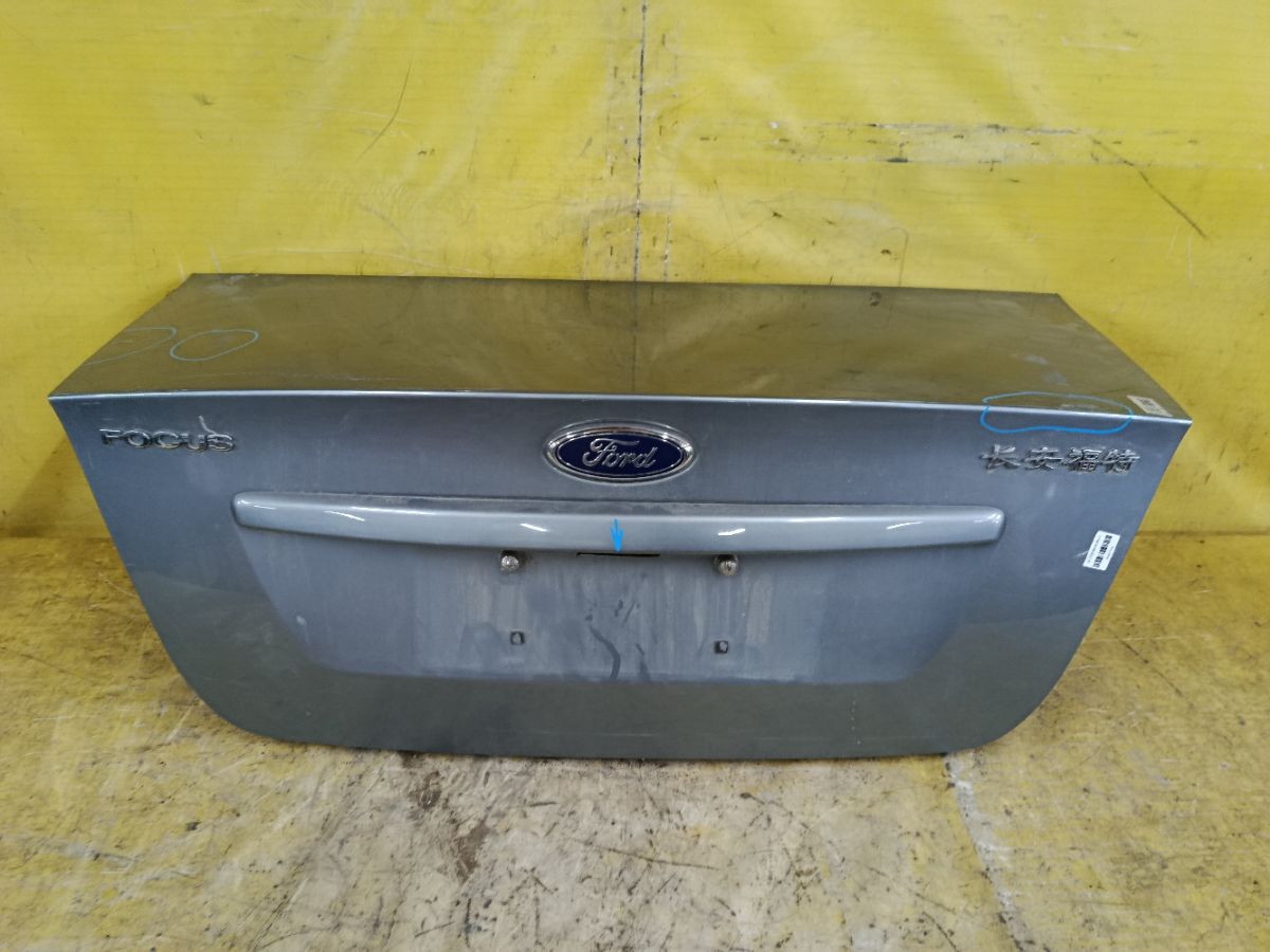 Крышка багажника на Ford Focus 2 Фото 1