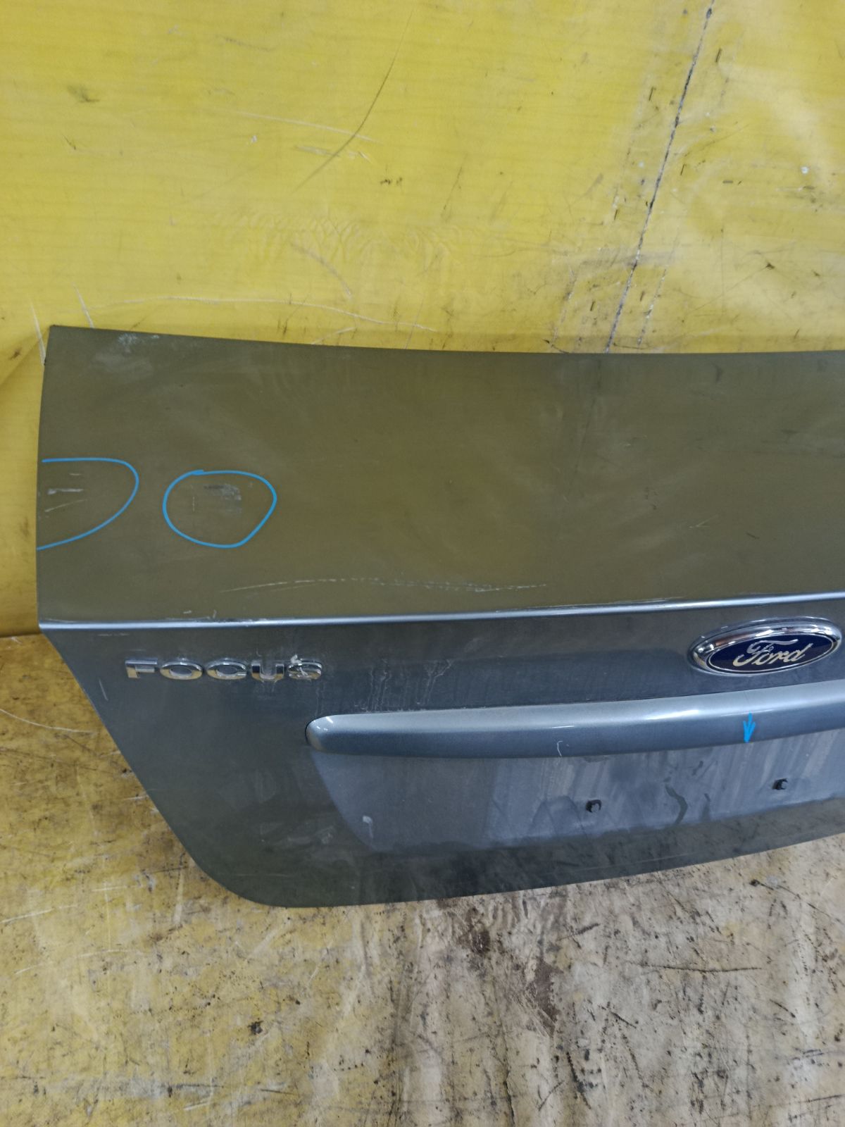 Крышка багажника на Ford Focus 2 Фото 3
