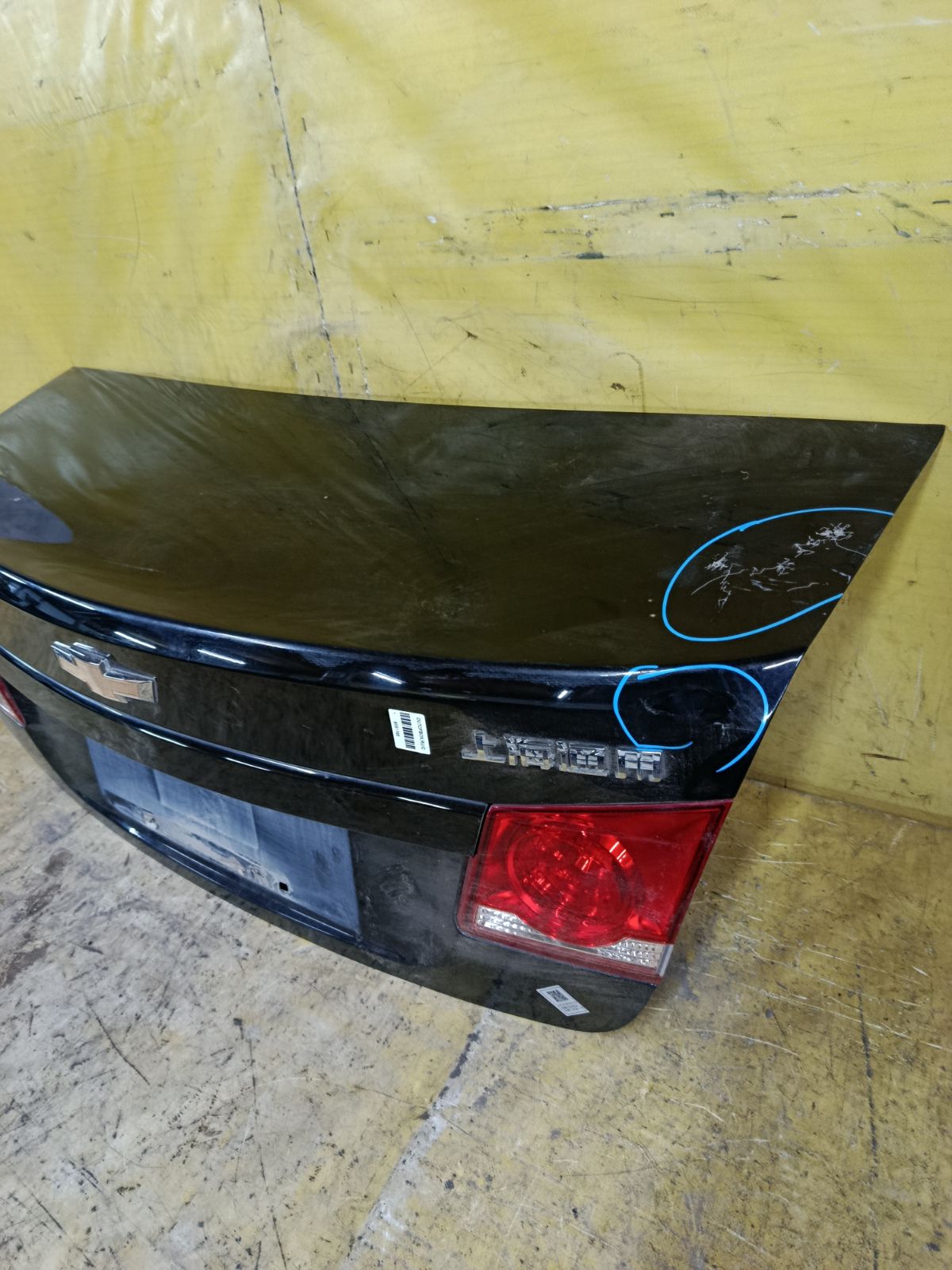Крышка багажника на Chevrolet Cruze J300 Фото 3